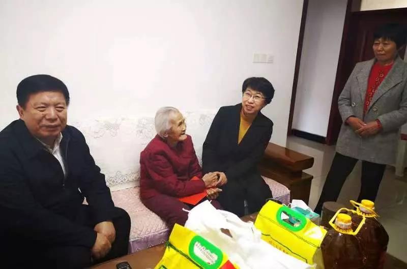 李长萍到开发区走访慰问百岁老人和敬老院老人